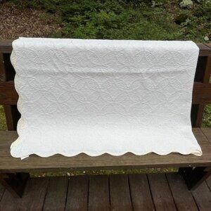 Creamy White Full-Sized BedSpread, Scalloped Yellow Trim; Matching  Shams